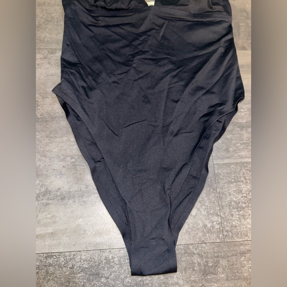 L*Space Black Seam-Free Katniss One Piece Swimsuit Size Small - Picture 6 of 10